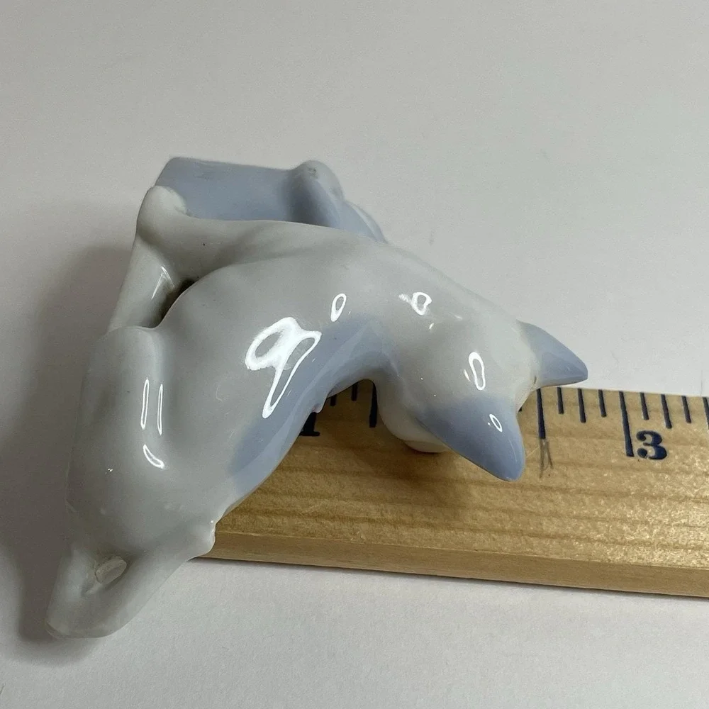 Husky Dog & 2 puppy figurines white & blue Japan Vintage